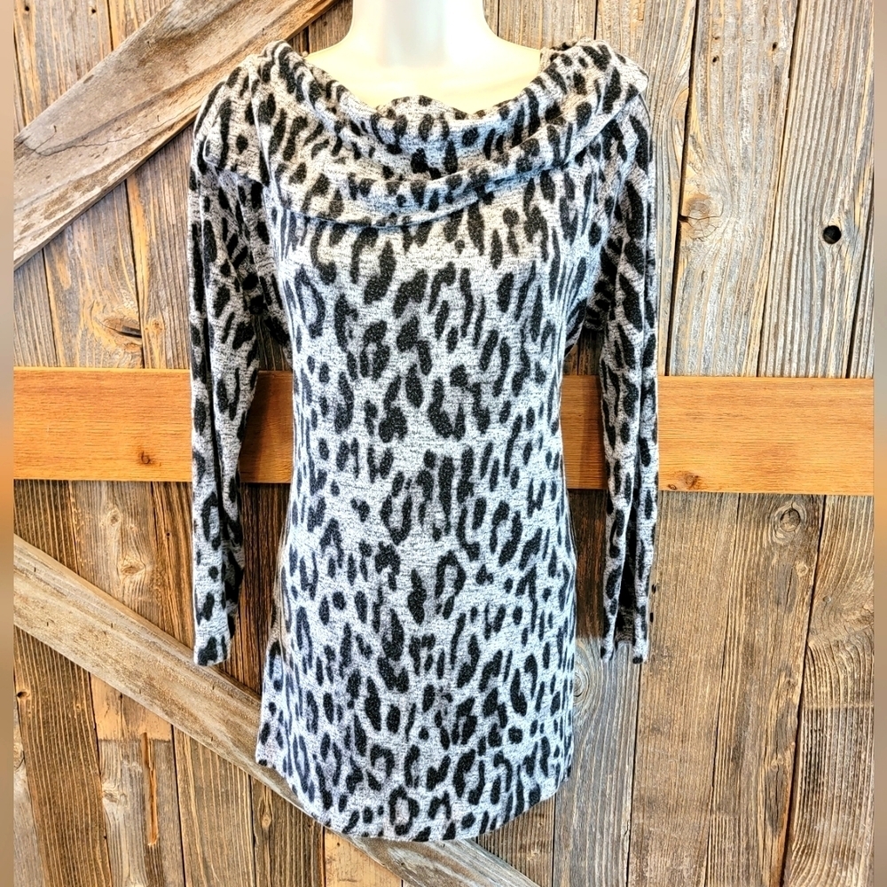 Zenergy Stretch Tunic Animal Print Long Sleeve Cowl Neck EUC Size 1 (Medium) M.